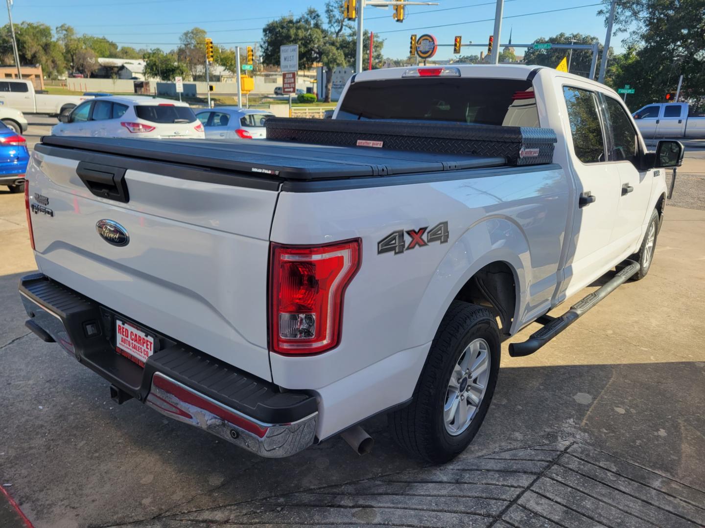 2017 WHITE Ford F-150 (1FTFW1EF8HK) with an 5.0L V8 F DOHC 32V engine, Automatic transmission, located at 503 West Court, Seguin, TX, 78155, (830) 379-3373, 29.568621, -97.969803 - Photo#2